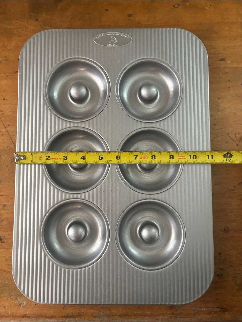 Stonewall Kitchen USA Pan 6 well donut mold